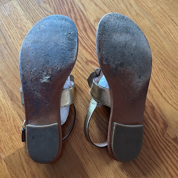 Coach Sari sandals - metallic gold leather with flower detail, size 8 - Picture 7 of 13